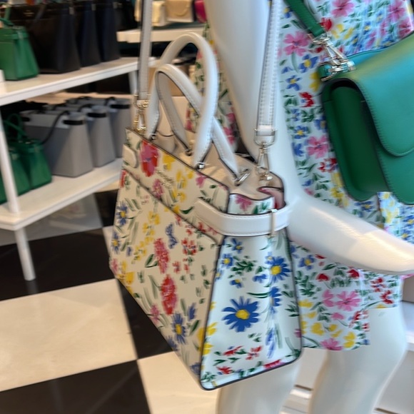 Kate Spade Staci Medium Satchel medium satchel
KB719 garden bouquet
cream multi - Picture 4 of 16